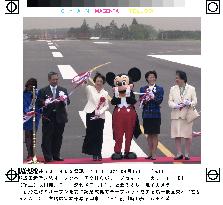 Ogi cuts tape at ceremony for Narita airport's new runway
