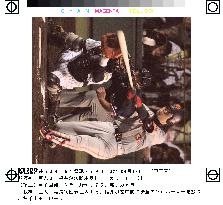 Fukui hits game-winning solo homer