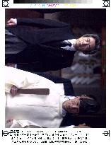 (2)Koizumi makes surprise visit to Yasukuni Shrine