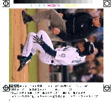 Ichiro steals third base