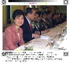 (1)Park attends meeting to inaugurate new party