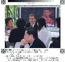 Prodi visits Nakata's World Cup cafe in Tokyo