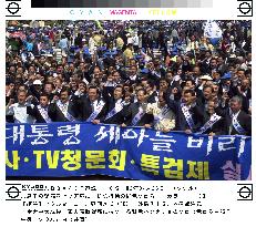 Koreans protest allegations involving Kim's three sons