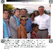 Koizumi meets with E. Timorese leaders