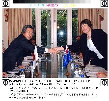 (2)Koizumi talks with N.Z. Premier Clark