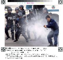 (1)Shizuoka police conduct drills for World Cup