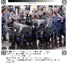 (2)Shizuoka police conduct drills for World Cup