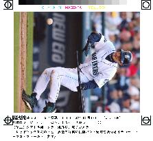 Mariners' Ichiro goes 3-for-4 against Red Sox