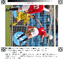 (1)Japan whipped 3-0 by Norway in friendly