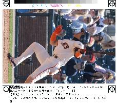 Giants' Shinjo goes 2-for-4 against Braves