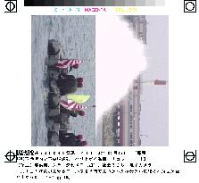 MSDF disposes of 14 unexploded shells in Naha Harbor+