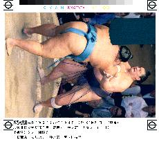 Musashimaru leads summer sumo