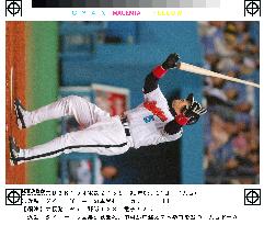 Nakamura hits solo homer