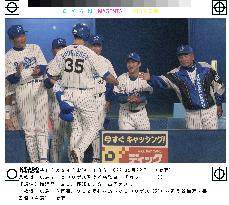 Baystars end losing streak