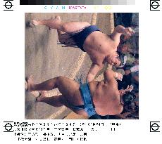 Musashimaru dealt 1st loss at summer sumo tourney