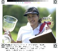 (2)Shin wins Chukyo TV Bridgestone Ladies golf tourney