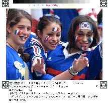 (3)French supporters in S. Korea