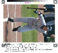 Ichiro goes 4-for-5 against Orioles