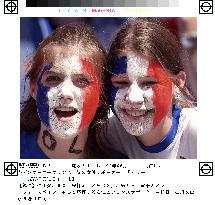 (2)France supporters in Incheon