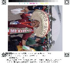 (2)Mexican supporter in Oita