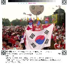 (3)Supporters in Seoul