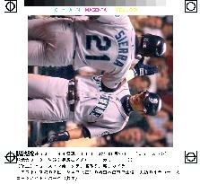 Ichiro celebrates Sierra