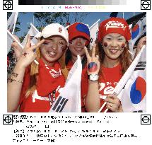 (3)Supporters in Seoul