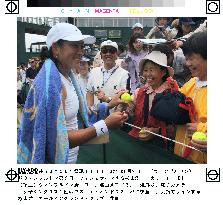 (2)Japan's Sugiyama advances to 2nd round at Wimbledon