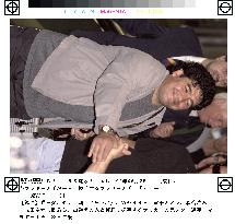 (2)Maradona arrives in Japan