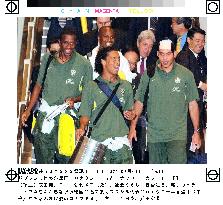 (3)Brazil players leave Narita airport for home