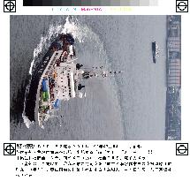2 ships leave Kitakyushu for salvage work on sunken vessel