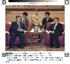 Ex-Premier Mori meets Chinese Premier Zhu