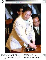 (1)Nagano assembly OKs no-confidence motion against Tanaka