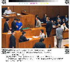 (3)Nagano assembly OKs no-confidence motion against Tanaka