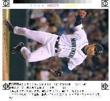 Hasegawa throws scoreless inning