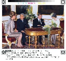 (1)Emperor, empress meet Czech President Havel