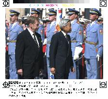 (2)Emperor, empress meet Czech President Havel