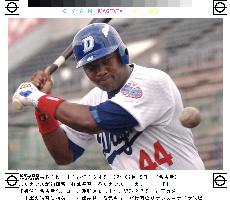 Cuban slugger Linares joins Chunichi for 1st practice