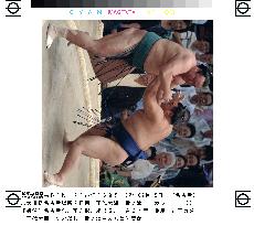 (1)Chiyotaikai, Asashoryu keep lead in Nagoya sumo