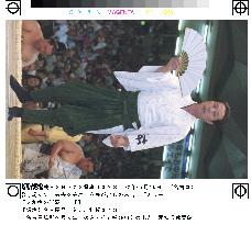 Top sumo ring announcer Yonekichi to retire in Aug.