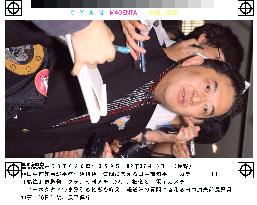 (2)Ex-Nagano Gov. Tanaka transfers duties to his successor