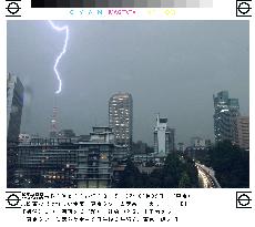 Lightning strikes Tokyo Tower