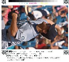 Hasegawa pitches scoreless innings against White Sox