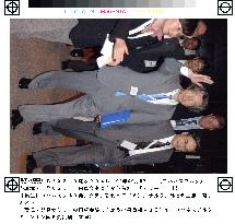 Koizumi attends roundtable discussions