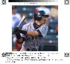 Mariners' Ichiro goes 2-for-4 against Rangers