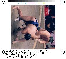 (2)Takanohana solid, Asashoryu marches on at autumn sumo