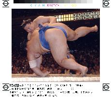 (1)Taka, Musashimaru win to set up yokozuna showdown
