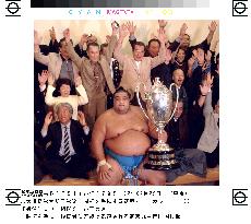 (2)Musashimaru wins aumumn sumo tourney