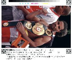Joppy TKO's Hozumi to retain WBA middleweight title