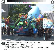 Midosuji parade held in Osaka